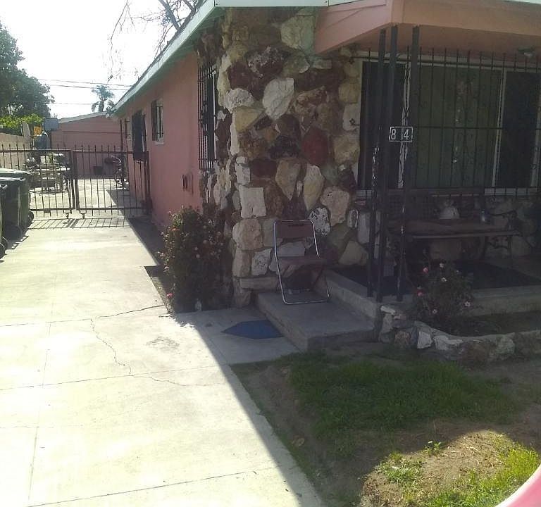 1st image of 834 E 104th St
