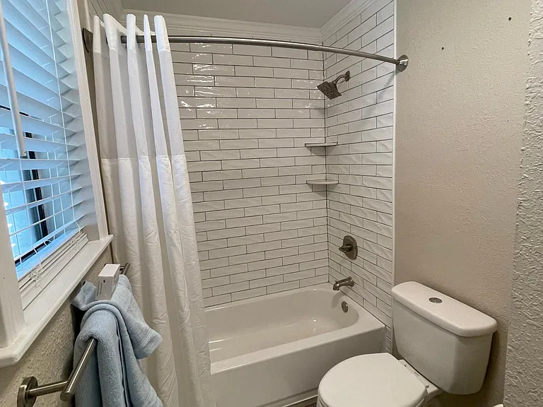 3305 Bayou Blvd — Photo 17