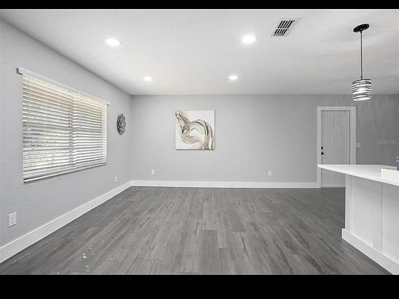 4th image of 2061 Tanglewood Dr