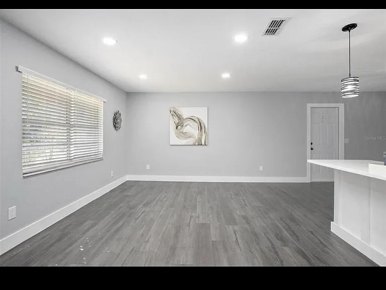 2061 Tanglewood Dr — Photo 4