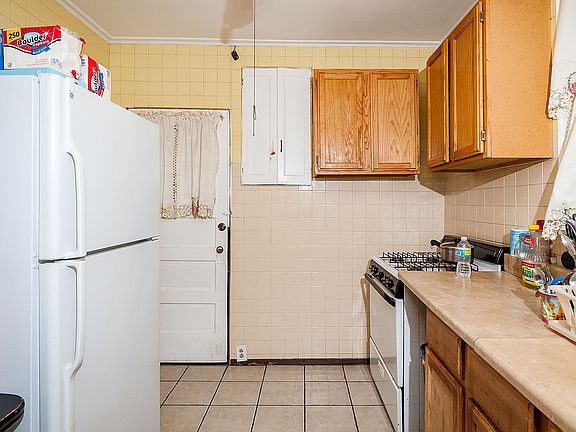 5th image of 7526 N Damen Ave