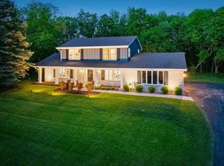 W308N5583 Windrise Cir, Hartland, WI 53029