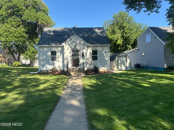 308 7th St SE, Watertown, SD 57201