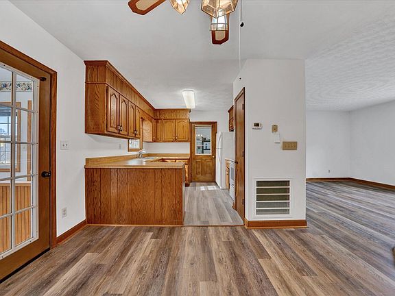 3rd image of 330 Little Mountain Cir