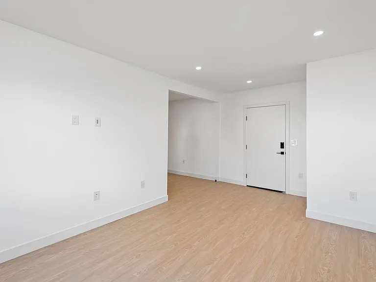 3415 London Street — Photo 6