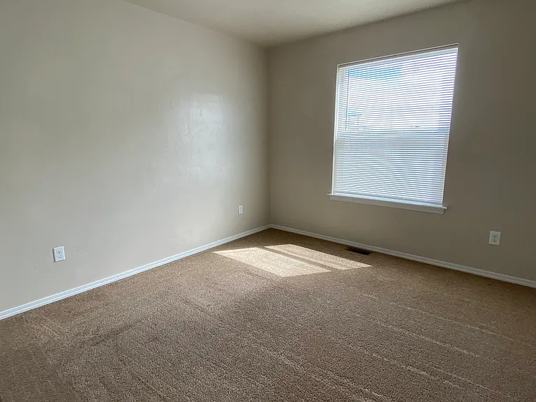 221 Canyon Crest Dr W — Photo 14
