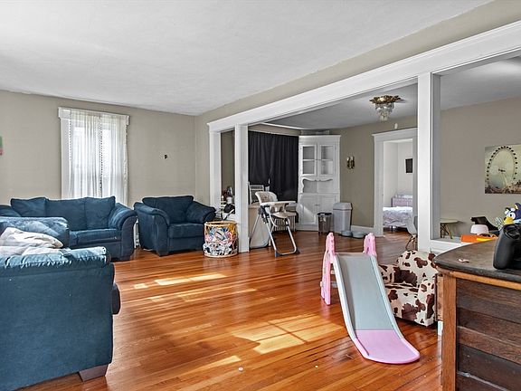 5th image of 81 Eleanor Rd