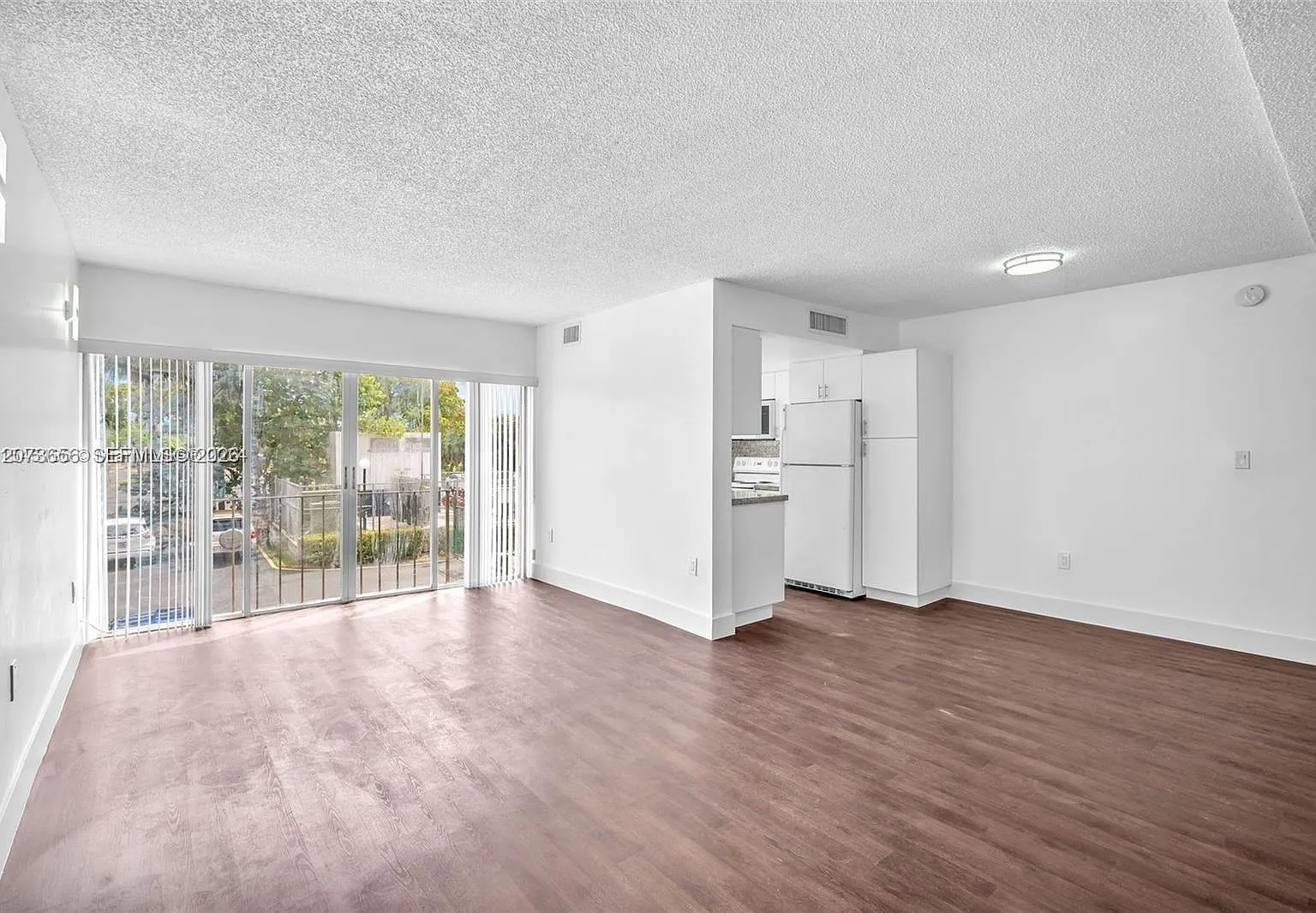 South Winds Condo — Photo 1