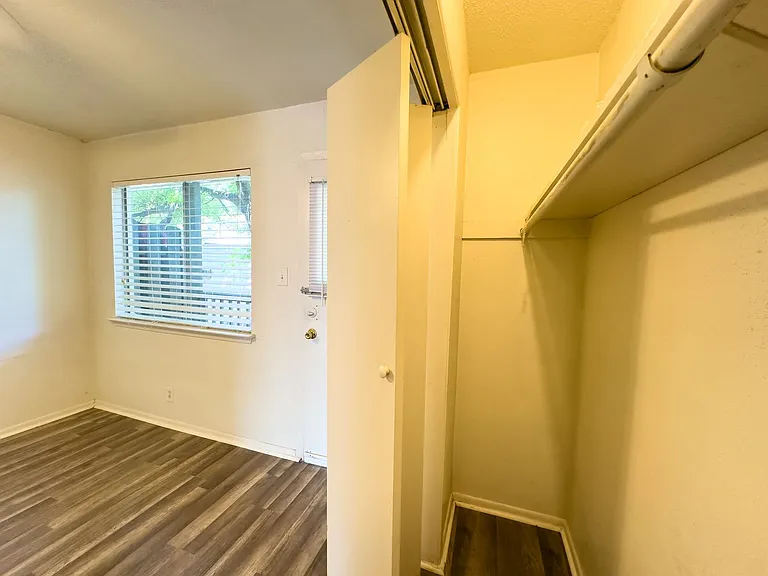 1010 W 23rd St #9 — Photo 10