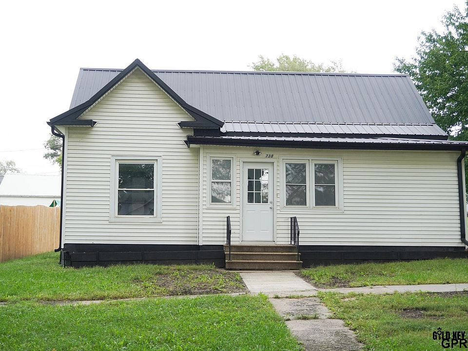 1st image of 738 7th St
