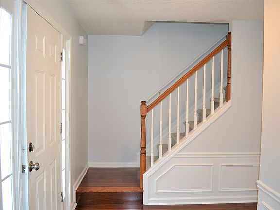 3rd image of 3560 Courtfield Trce NE
