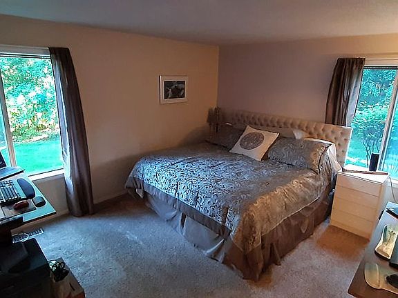 4th image of 3121 Windcrest Ct NE