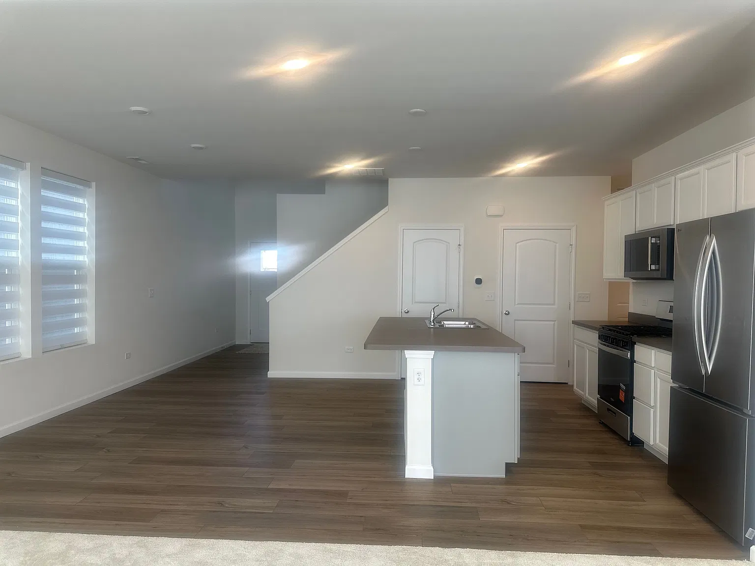 3 bed, 2.5 bath, 2104 sqft, $3,550 — Photo 2
