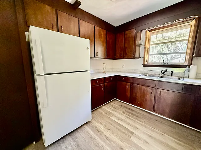 420 N Fairview Ave — Photo 2