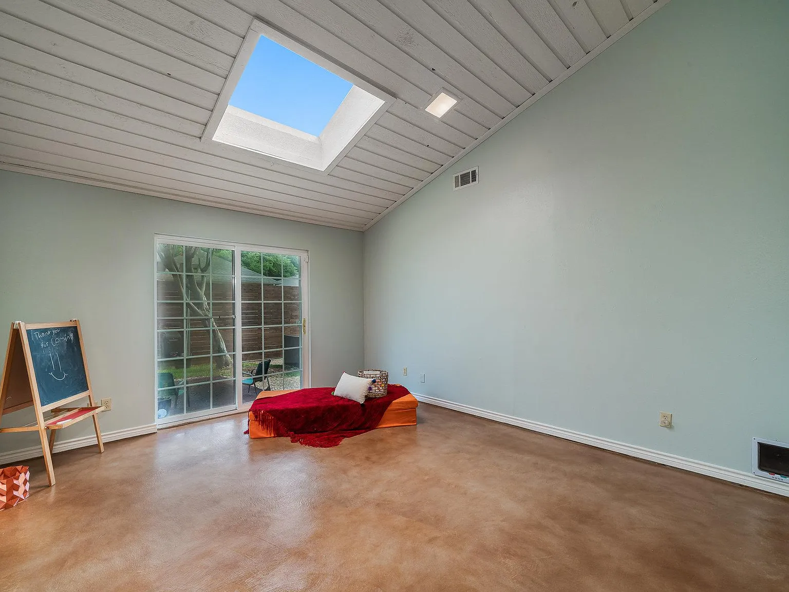 3 bed, 2.5 bath, 2270 sqft, $3,350 — Photo 4