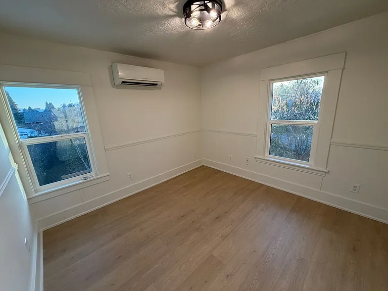 1045 Oakway Rd — Photo 14