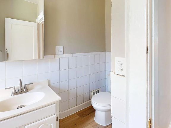 2nd image of 20-22B Holmes St #20
