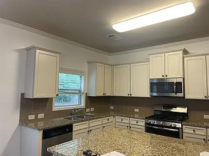 765 Westmoreland Ln — Photo 8