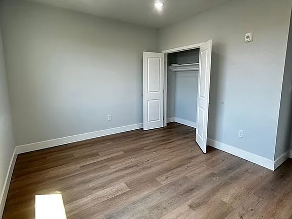4th image of 1229 W Hilton St