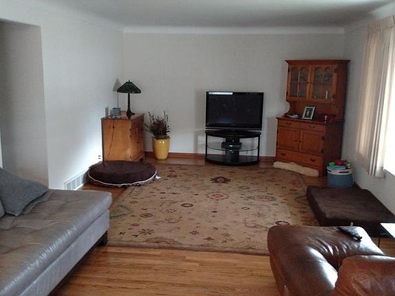 3rd image of 5268 E 104th St