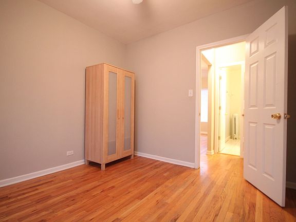 5th image of 1344 W Argyle St APT 2S