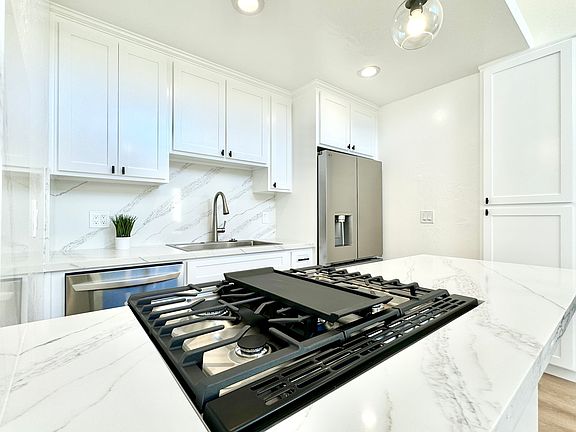Beautiful kitchen with new EVERYTHING!