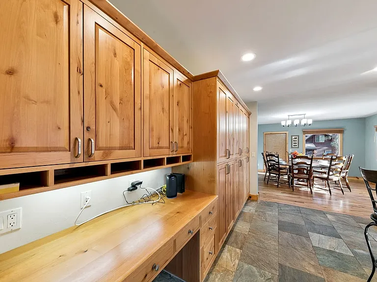 458 Center St — Photo 18