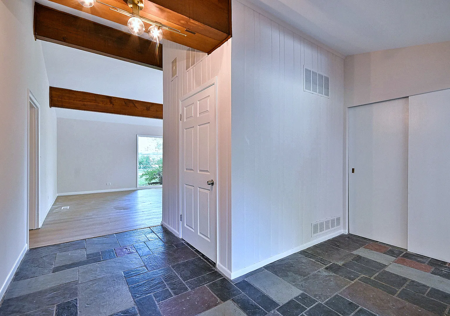 4 bed, 2.5 bath, 2272 sqft, $4,500 — Photo 3