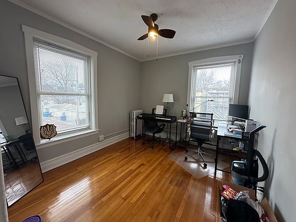 3rd image of 6319 N Greenview Ave #2
