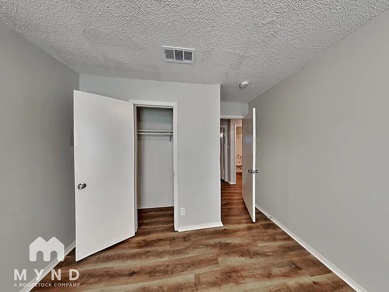 915 Winnie St — Photo 14
