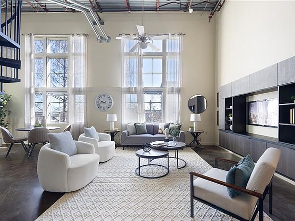 3rd image of 572 Edgewood Ave NE #301