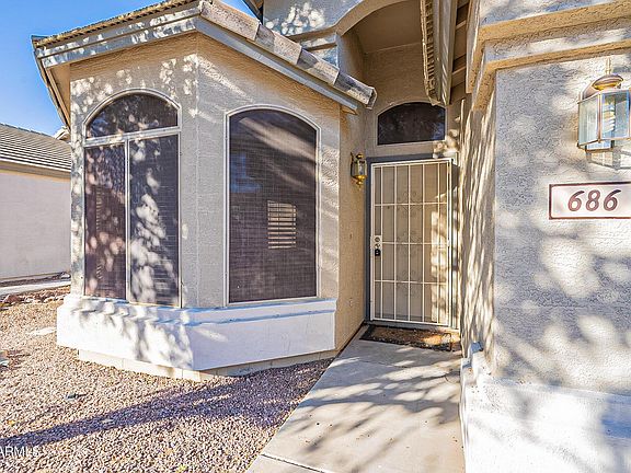 3rd image of 686 E Lovegrass Dr