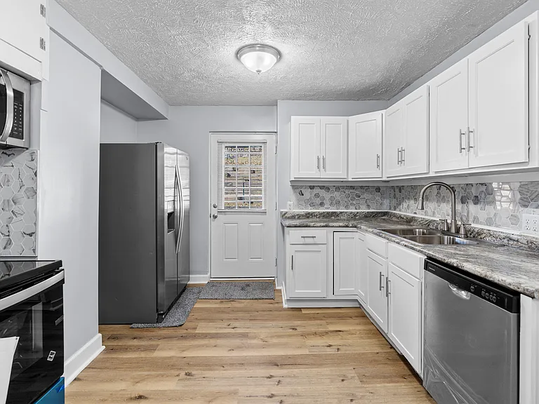 3020 Arbor St — Photo 5