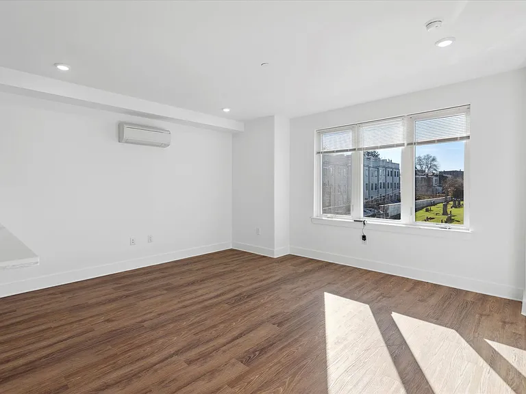 85 E Sharpnack St — Photo 6