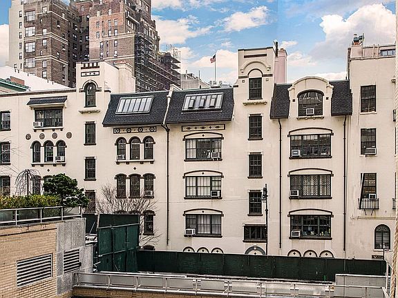 5th image of 20 E 9th St #3N