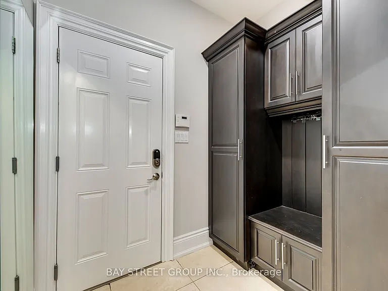452 Avon Cres — Photo 28