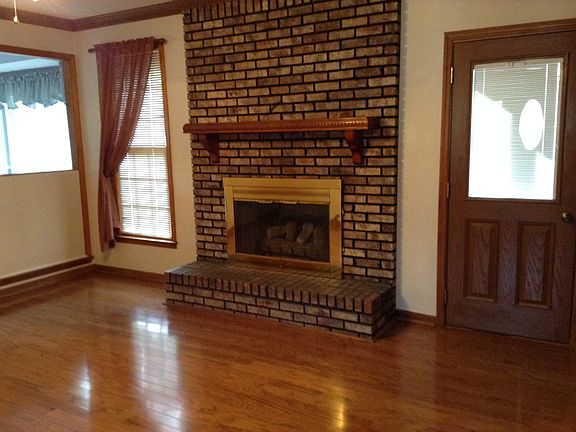 3rd image of 415 Moss Creek Dr