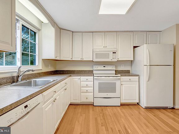 4th image of 7743 Middle Valley Dr