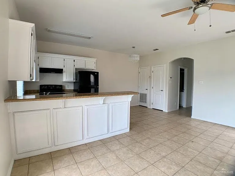 2723 Nassau St — Photo 4