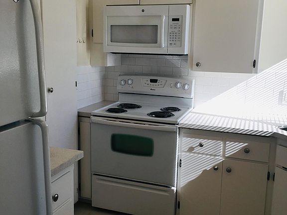 5th image of 945 Crane St APT A