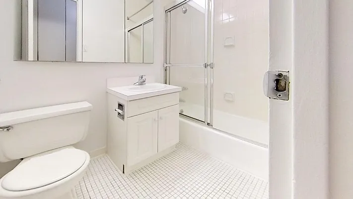 Rented by Bond New York | media 13