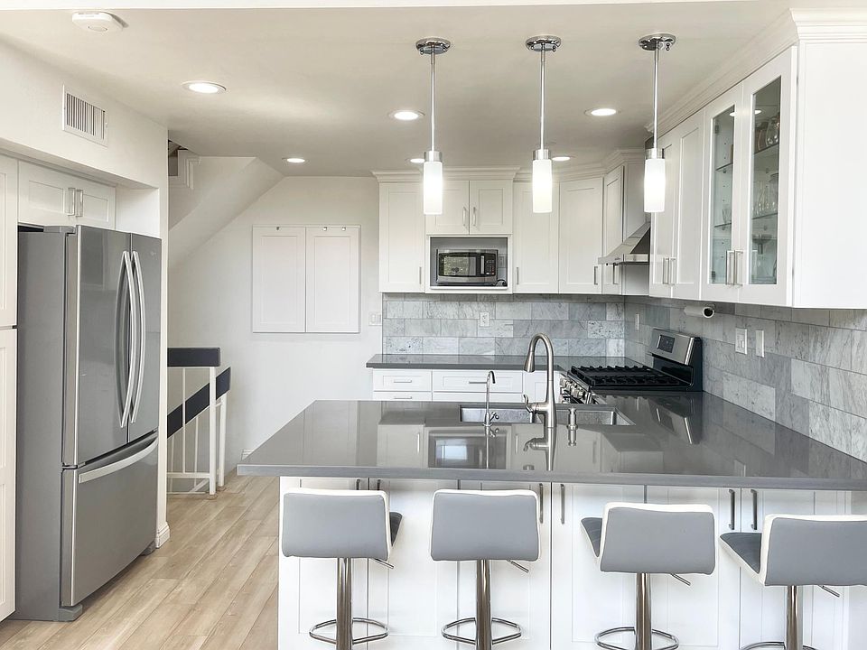 1st image of 11106 Culver Blvd #105