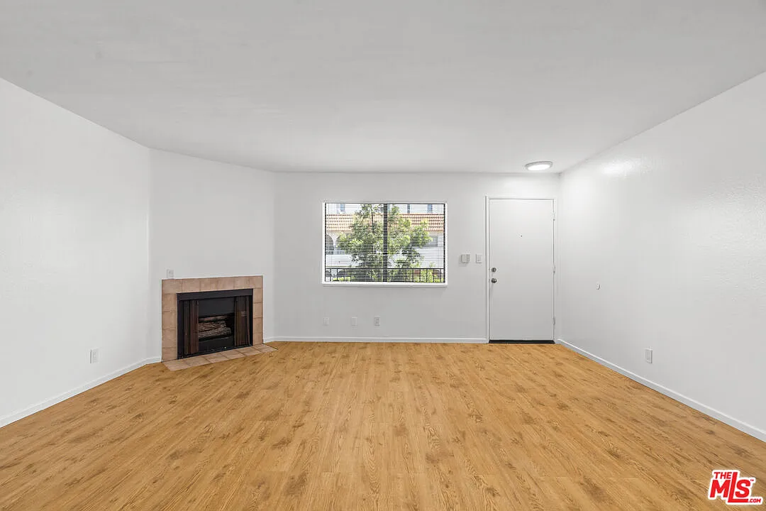 2 bed, 2.0 bath, 1100 sqft, $4,975 — Photo 1