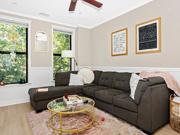 3rd image of 1538 N Maplewood Ave #1