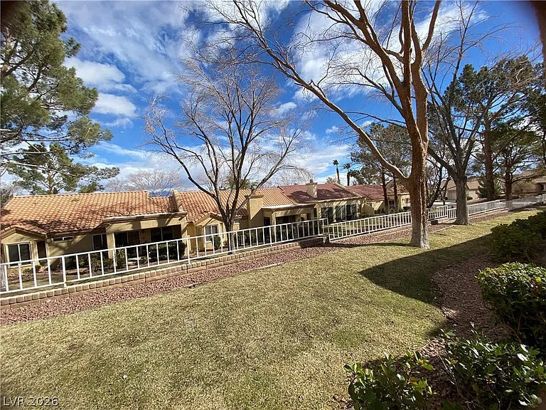 9012 Starmount Dr — Photo 21