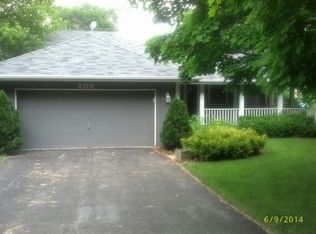 208 Ambrose Dr SE, Poplar Grove, IL 61065