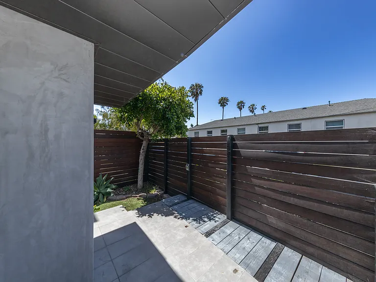 2506 S Wilson Ave — Photo 10