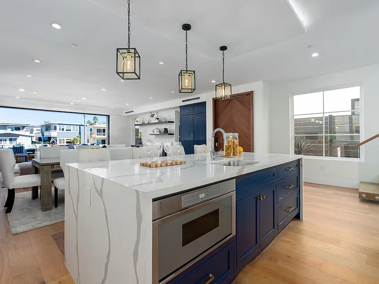 1025 W Balboa Blvd — Photo 13