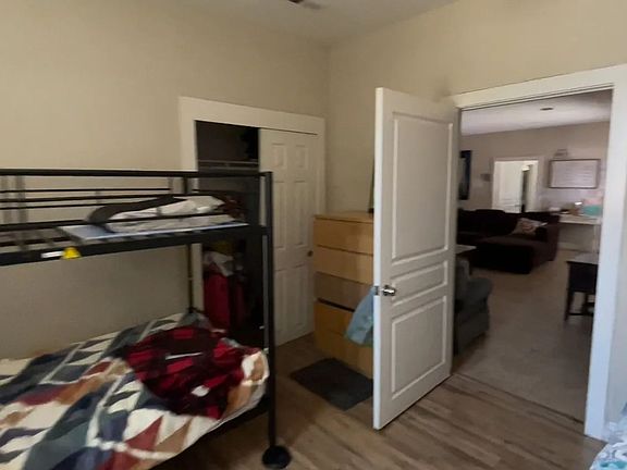 4th image of 928B W North St Unit B