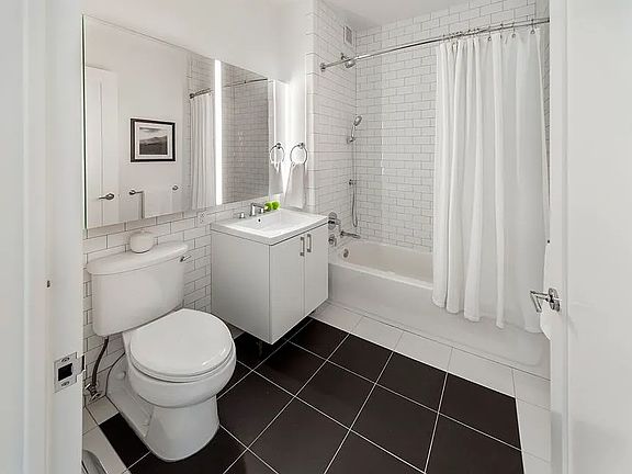 4th image of 70 Pine St APT 2608